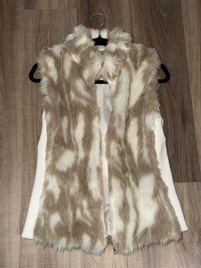 🤍 Faux Fur Vest in Cream and Taupe M 🤍